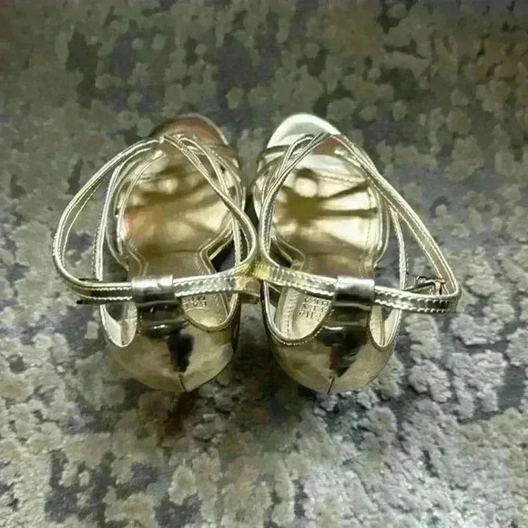 Belle Badgley Mischka Gold Strappy Sandals - size 5.5 - Picture 4 of 6